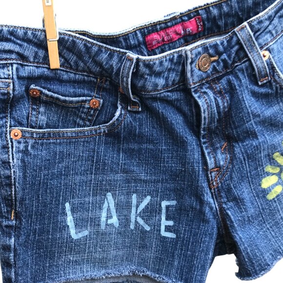 Upcycled Levi’s Superlow Denim Cutoff Jean Shorts, Painted Frayed, Size 9 Junior - Picture 7 of 9